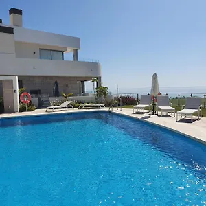 https://moderni-apartman-s-terasou-vyhledem-na-more-a-s-bazenem.1costadelsol.com